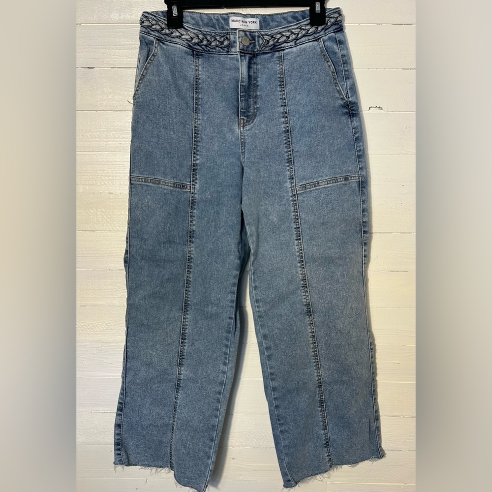Marc New York Capri jeans, light wash, women’s size 10. Excellent condition.